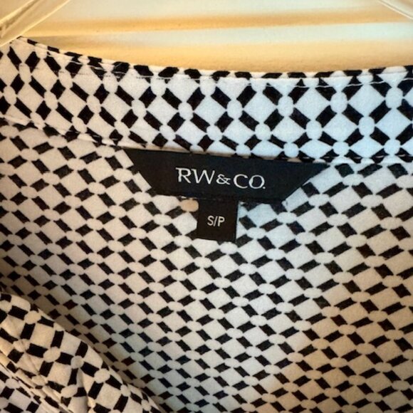 White and black patterned blouse - Picture 6 of 6